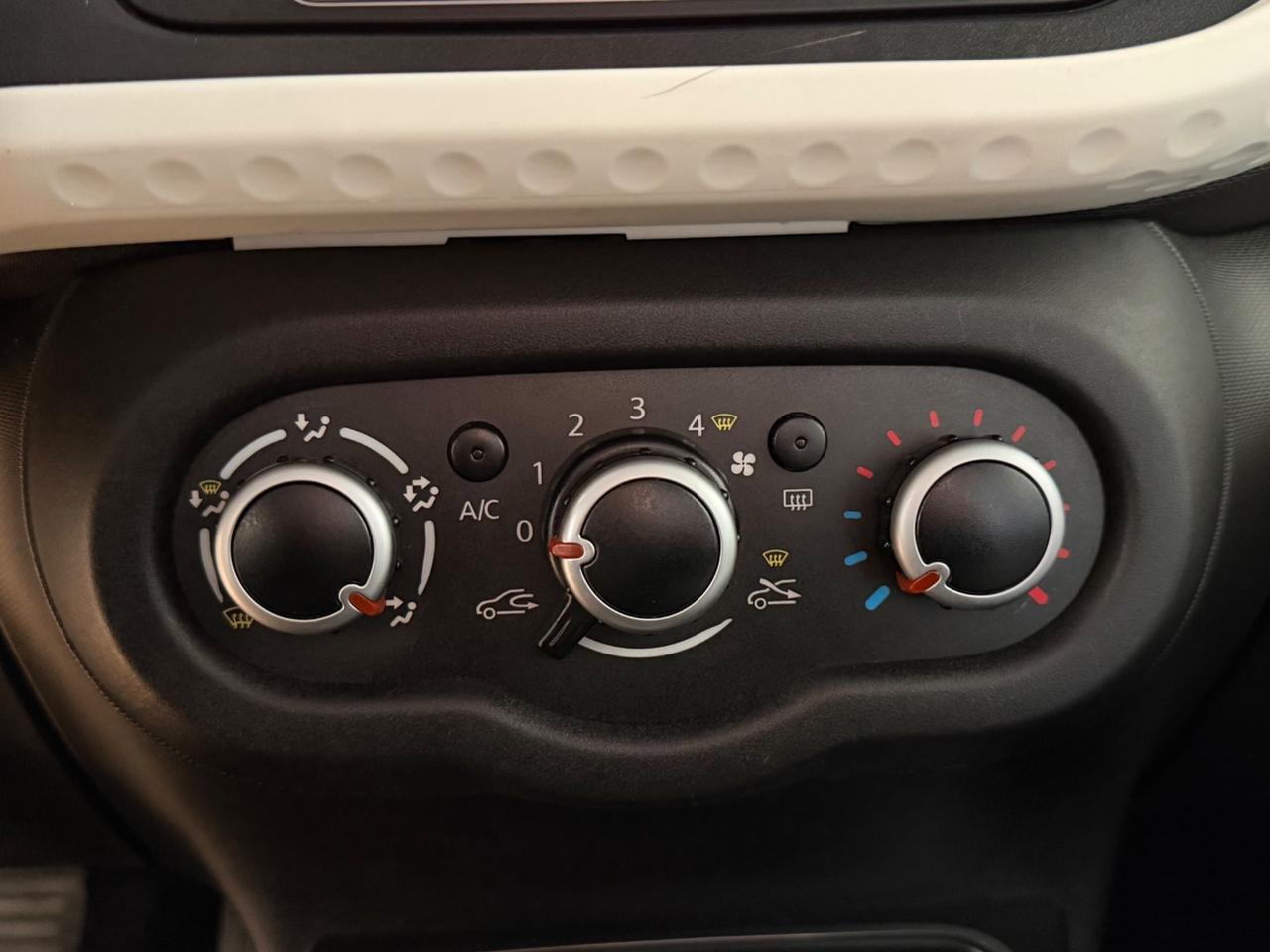 Renault Twingo 73CV LIMITED NEOPATENTATI GARANZIA