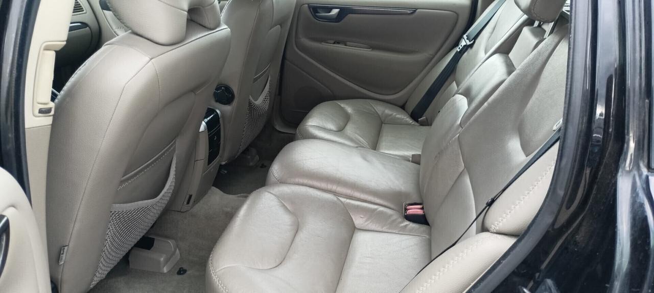 Volvo V70 2.4 D5 AWD cross country