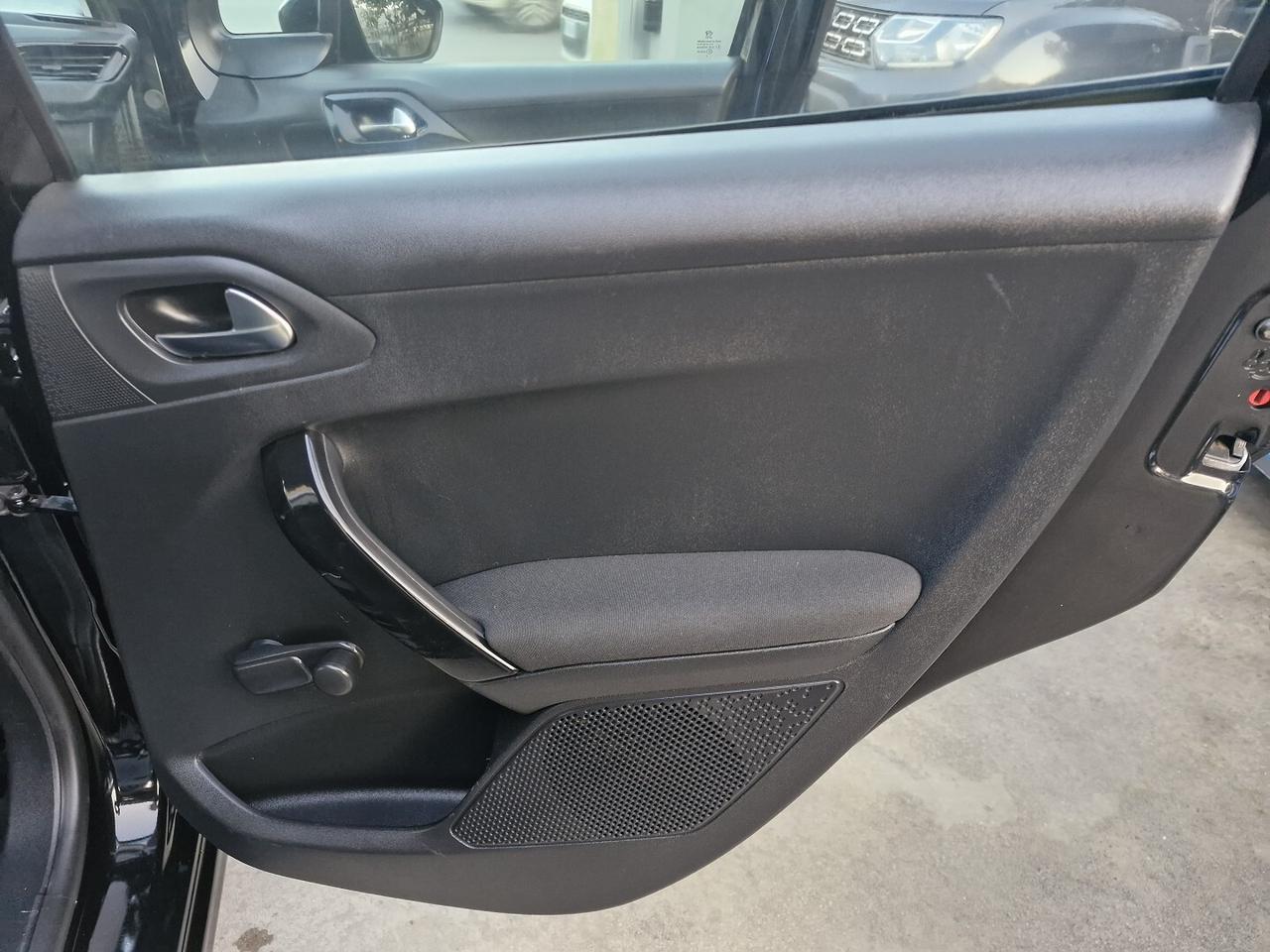 PEUGEOT 208 1.2 VTi 82 CV ALLURE BENZINA 130000KM