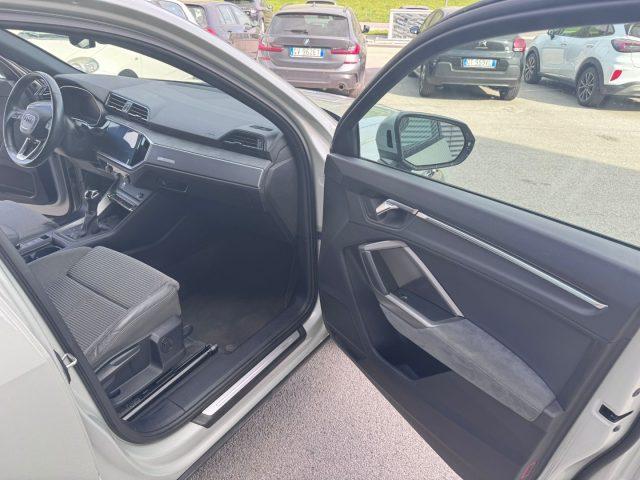 AUDI Q3 SPB 35TDI S-tronic Identity Black S-line SPORTBACK