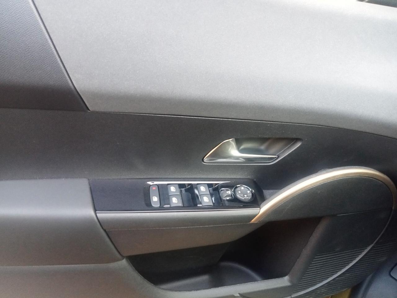Lancia Ypsilon Hybrid e-DCT LX 2024
