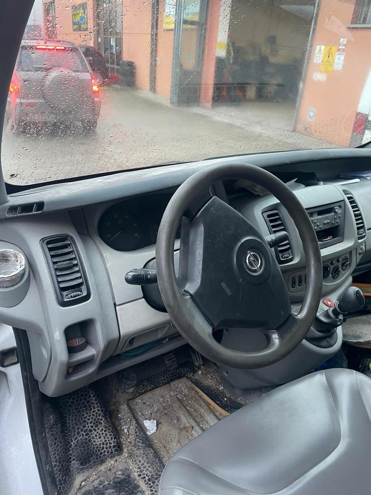 Opel Vivaro 1.9 CDTI Furgone con problemi al motore