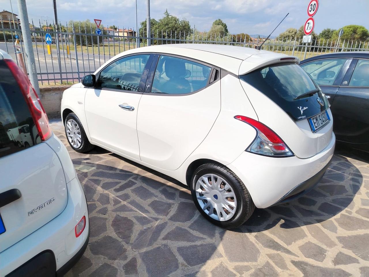 Lancia Ypsilon 1.2 69 CV 5 porte Gold