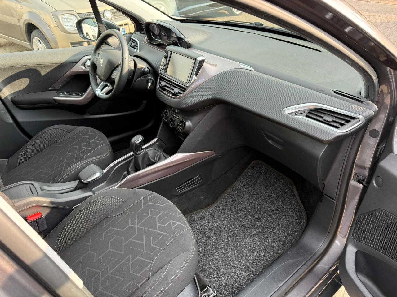 Peugeot 2008 1.6 e-HDi 92 CV Stop&Start Urban Cross