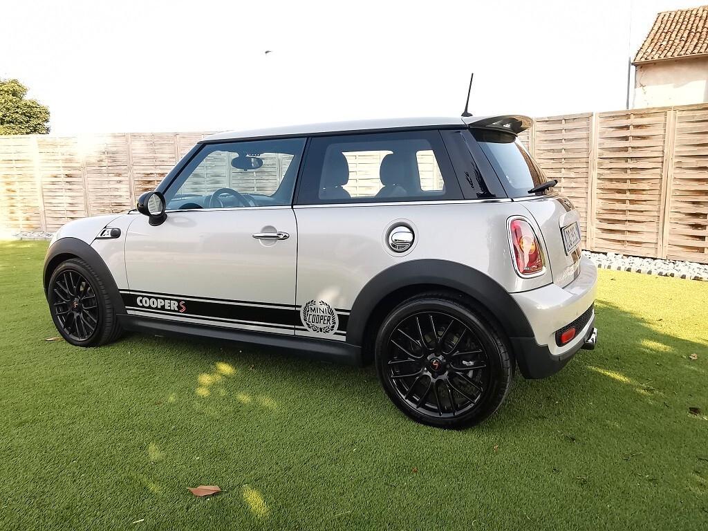 Mini Mini COOPER S (SOLO KM.8000)
