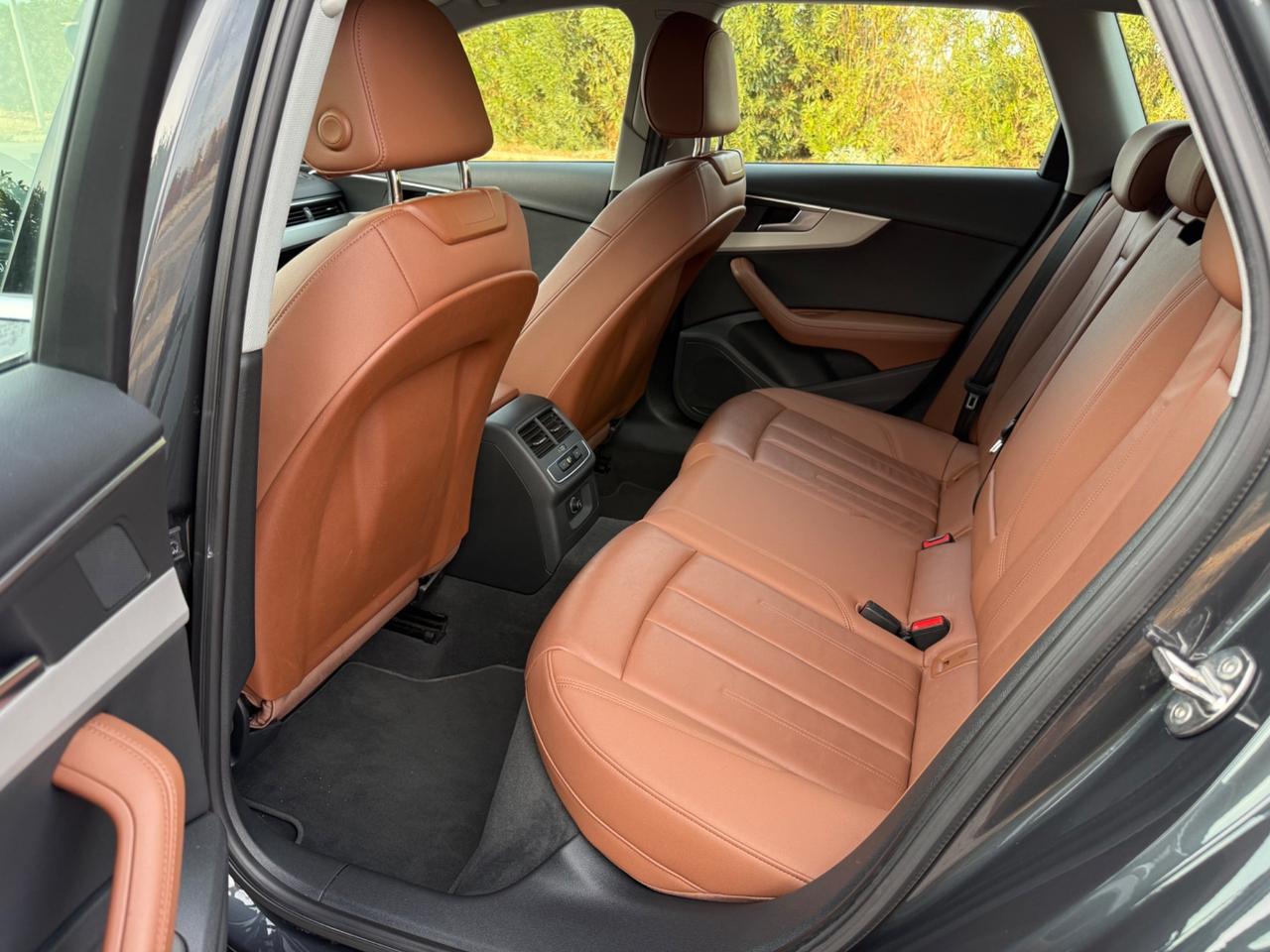 Audi A4 Avant 40 TDI quattro S tronic Business Advanced