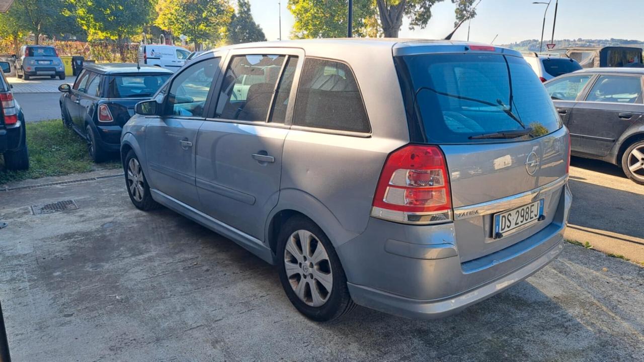 Opel Zafira 1.8 16V VVT Cosmo
