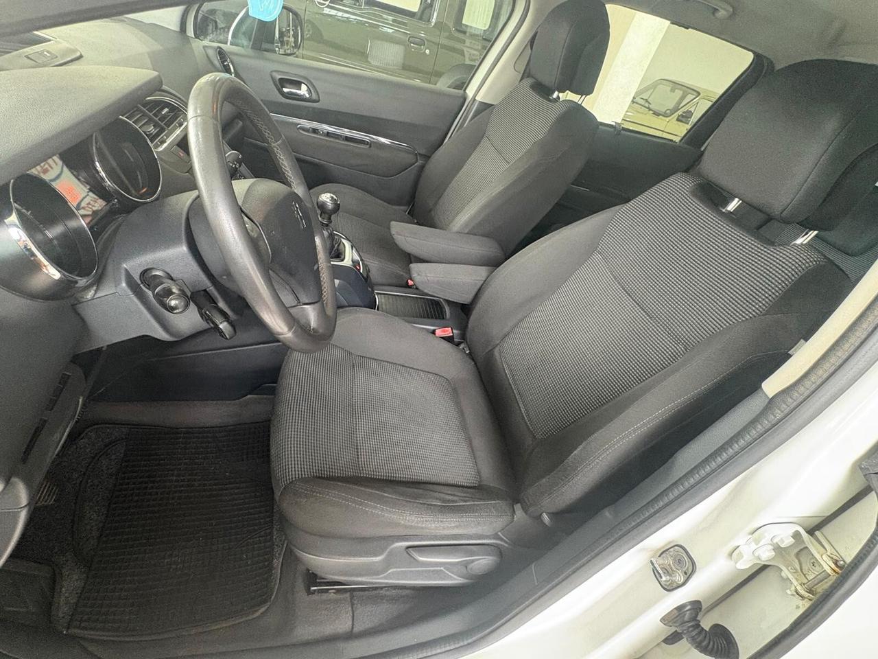 Peugeot 5008 1.6 HDi 12 MESI DI GARANZIA COMPLETA !!!