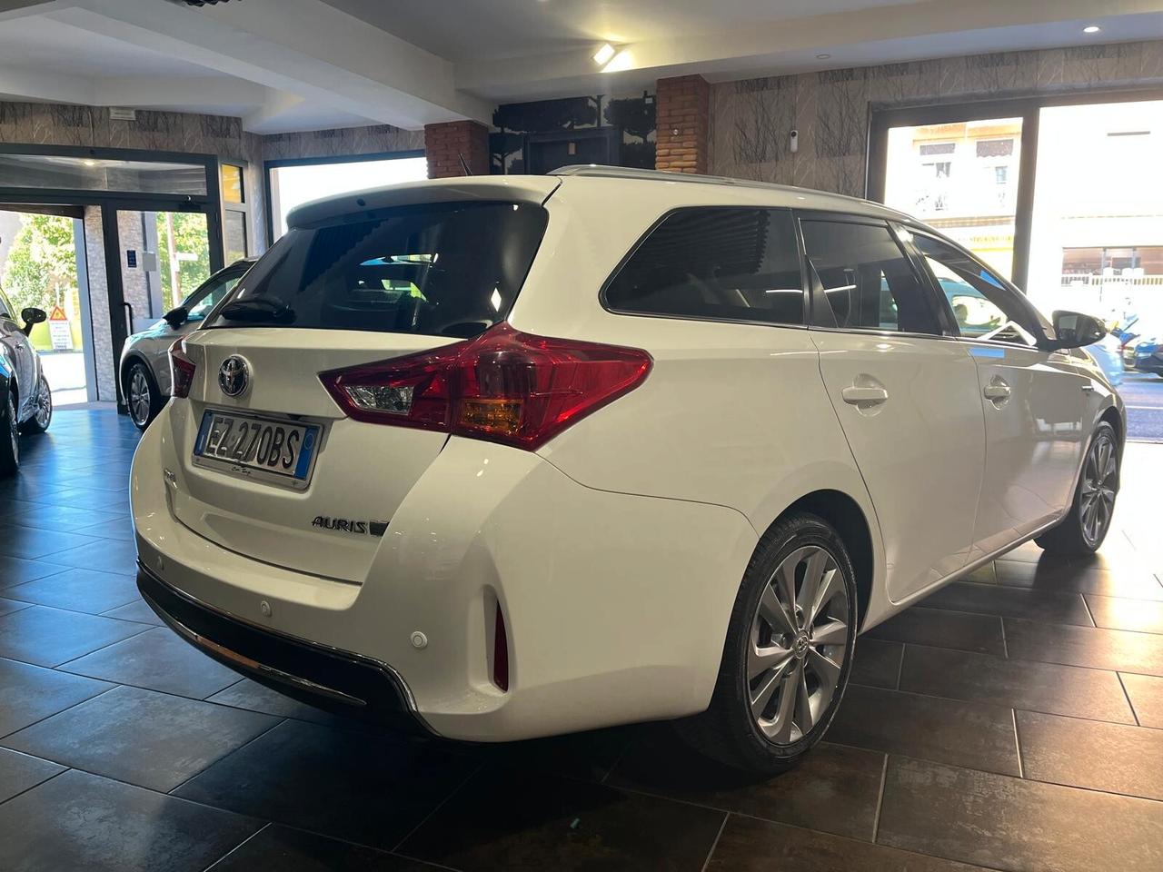 Toyota Auris Touring Sports 1.8 Hybrid Lounge