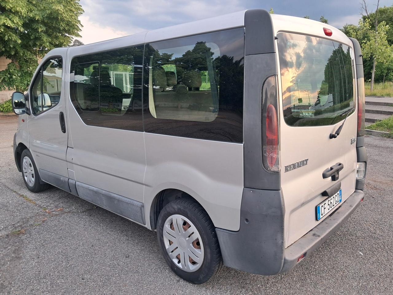 VIVARO 6 POSTI AUTOCARRO