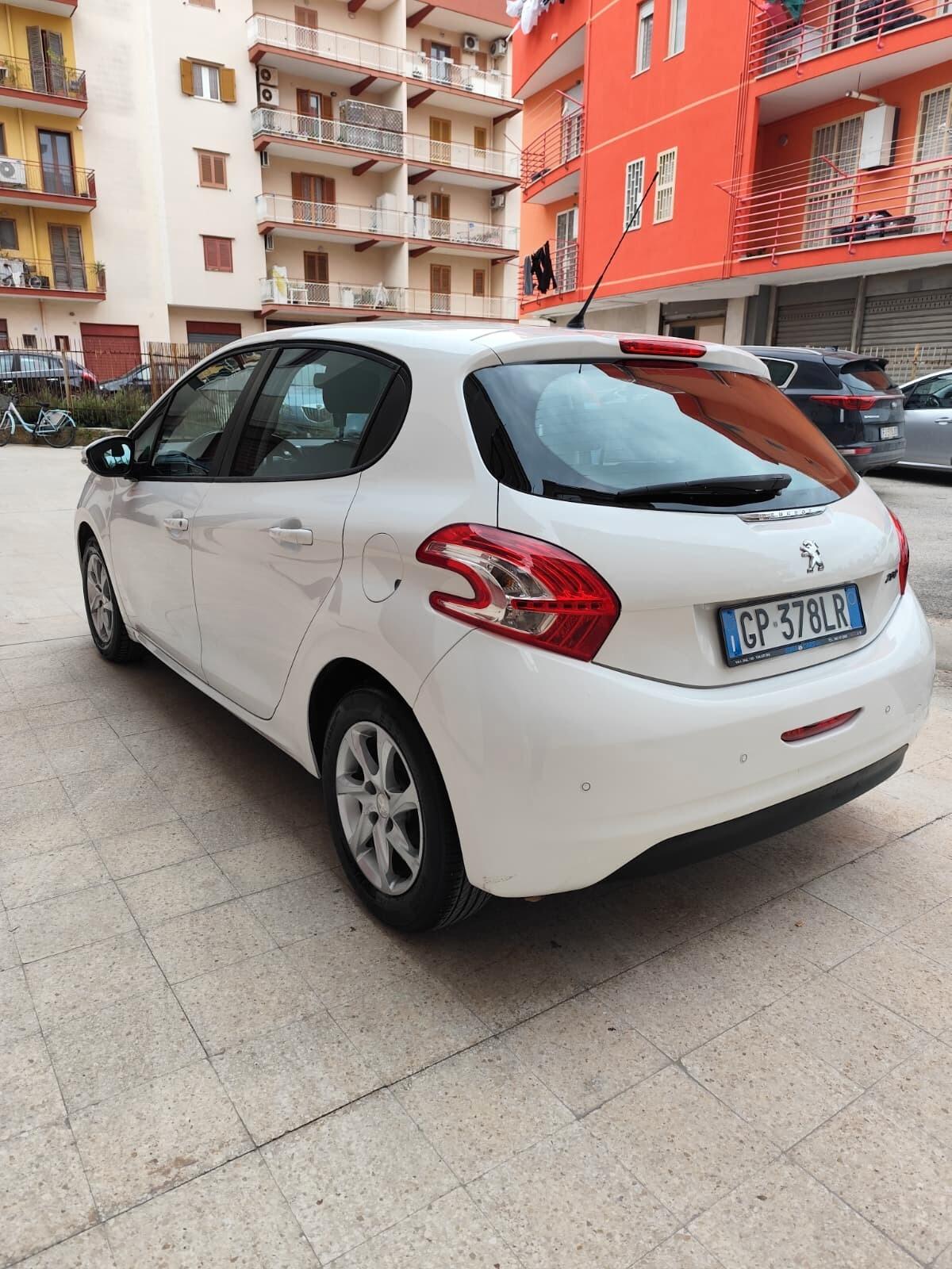 Peugeot 208 1.4 HDi 68 CV 5 porte Allure