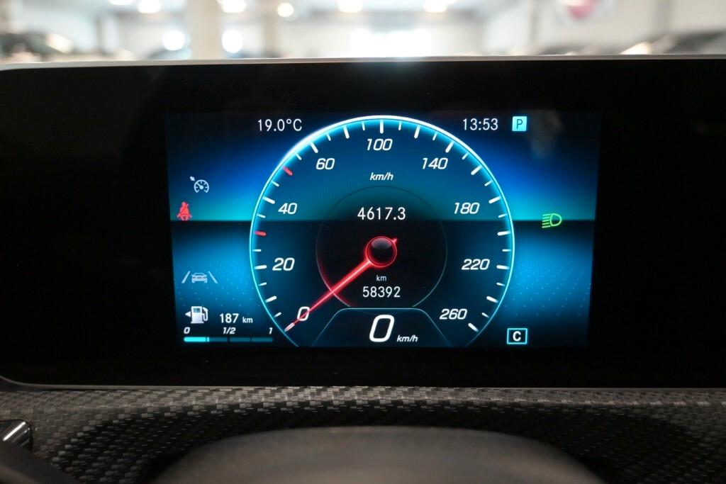 MERCEDES-BENZ A 160D 95CV BUSINESS SOLUTION 6M. ( PELLE - PARK ASSIST - TELECAMERA POST. - NAVI PREMIUM - CRUISE - NEOPATENTATI )