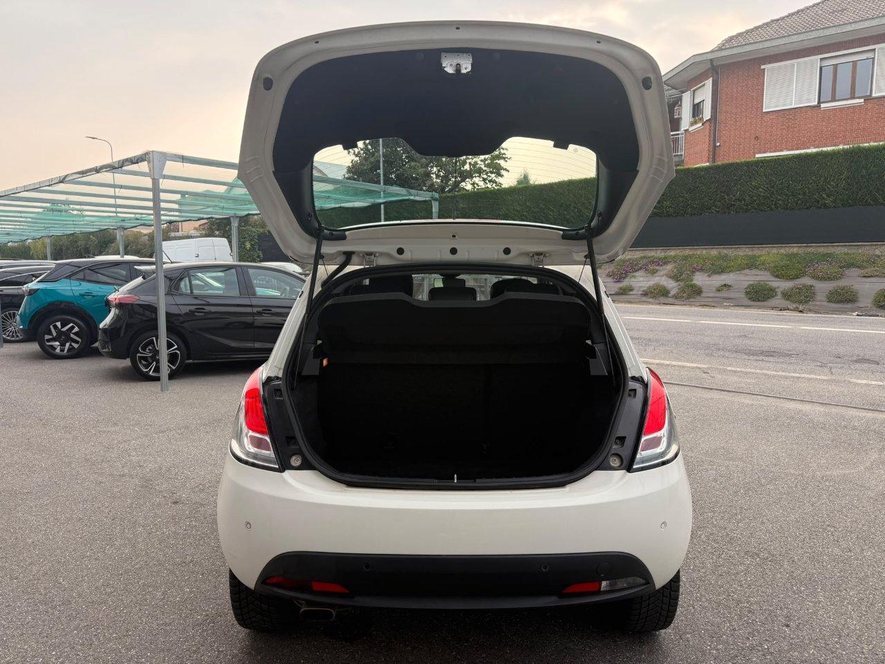 Lancia Ypsilon 5 Porte Ypsilon 1.2 8v Platinum ecochic Gpl 69cv