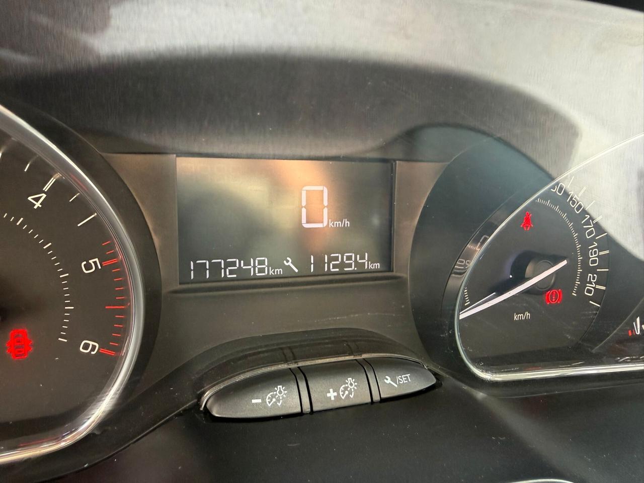 Peugeot 2008 1.6 e-HDi 92 CV Stop&Start Urban Cross