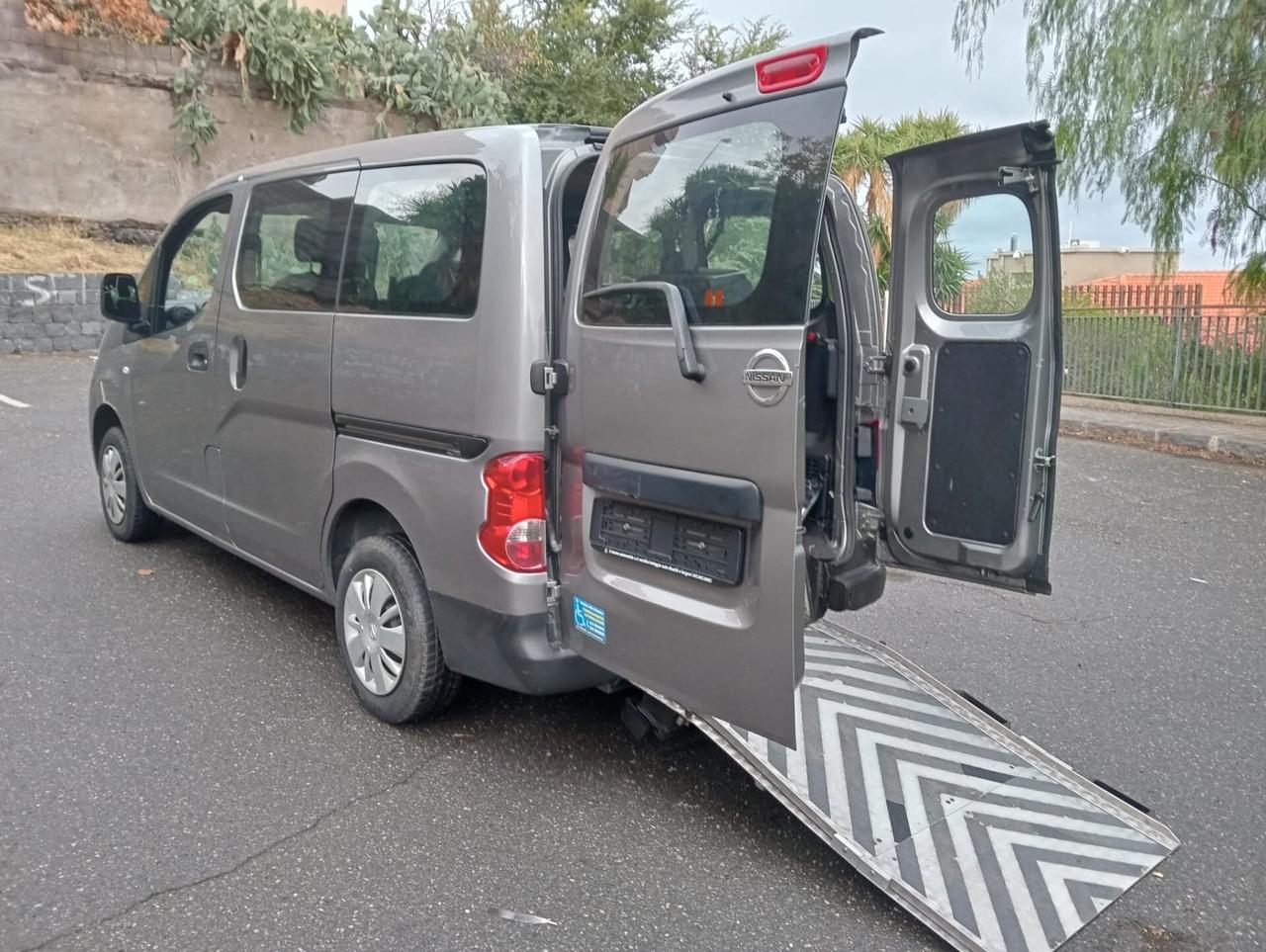 Nissan NV200 Pianale ribassato con rampa disabili in carrozzina