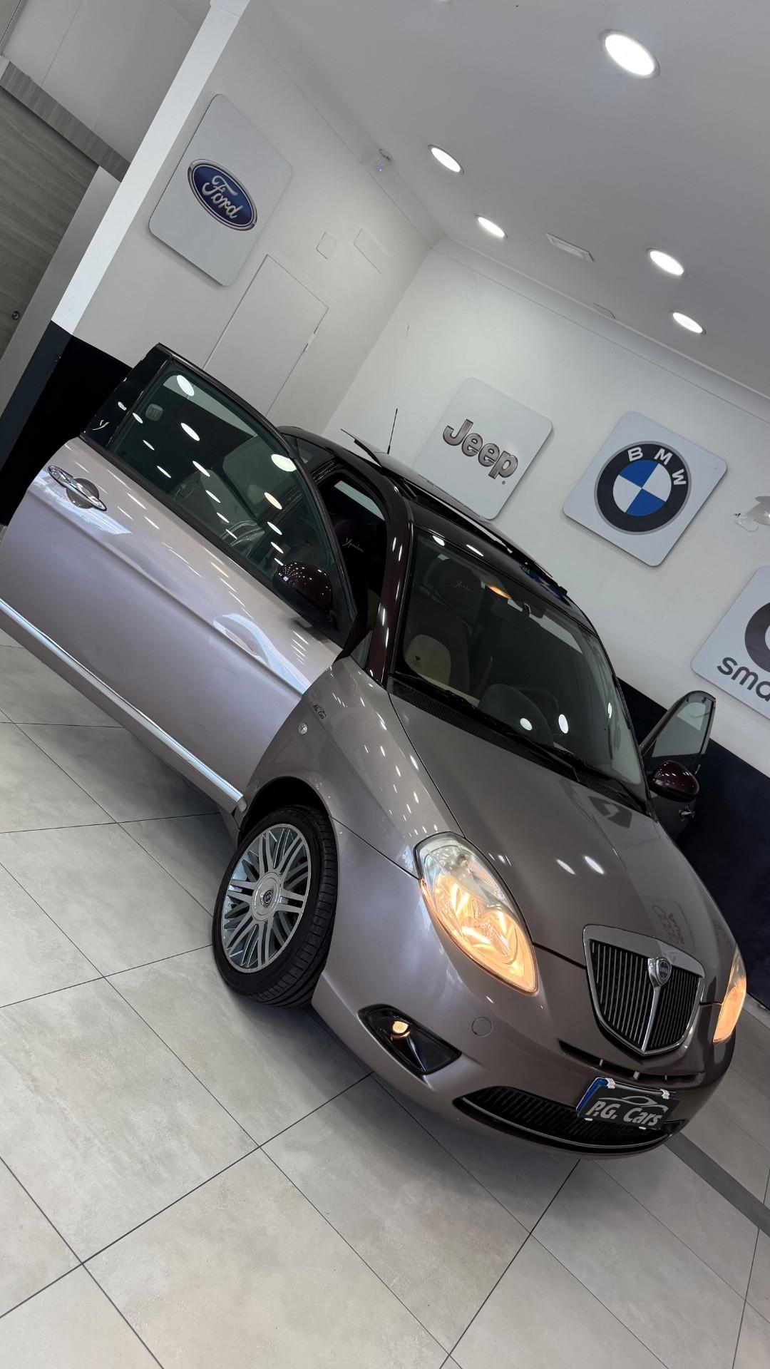 Lancia Ypsilon 1.3 MJT 75 CV Platino