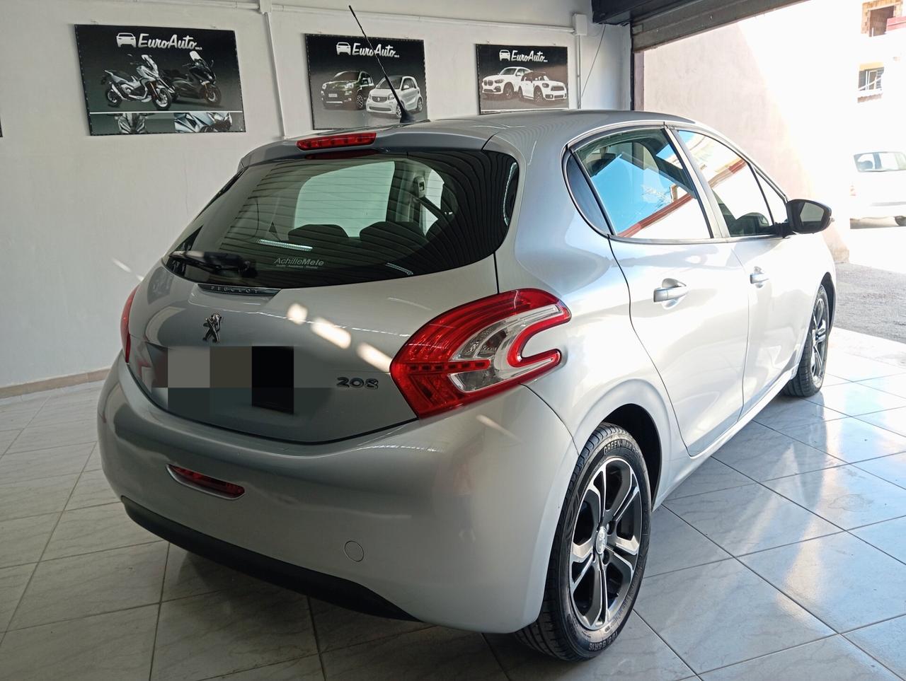 Peugeot 208 1.4 diesel 2015 CON GARANZIA