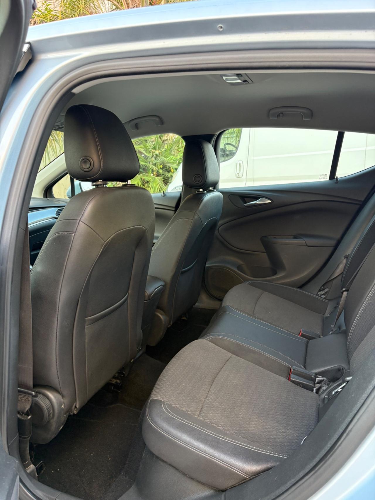 Opel Astra 1.6 CDTi 110CV berlina nuovissima