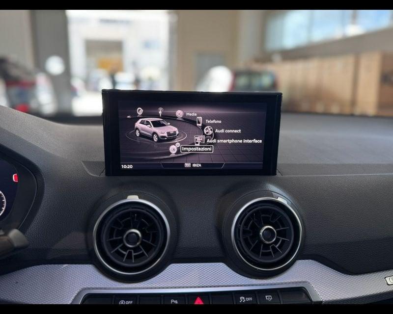 Audi Q2 30 TFSI Business Advanced