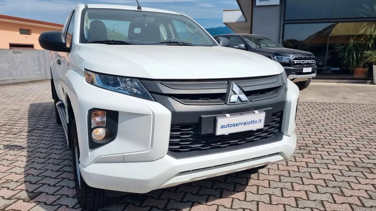 Mitsubishi L200 2.3CLUB CAB 4x4 cassone lungo