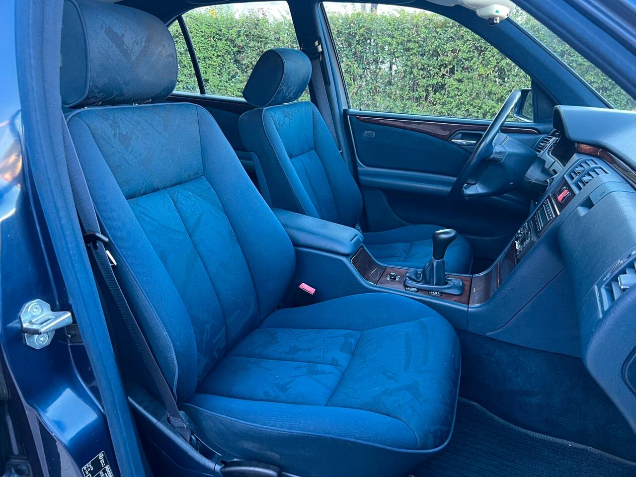 Mercedes-benz E 200 ELEGANCE - *UNICOPROPRIETARIO*