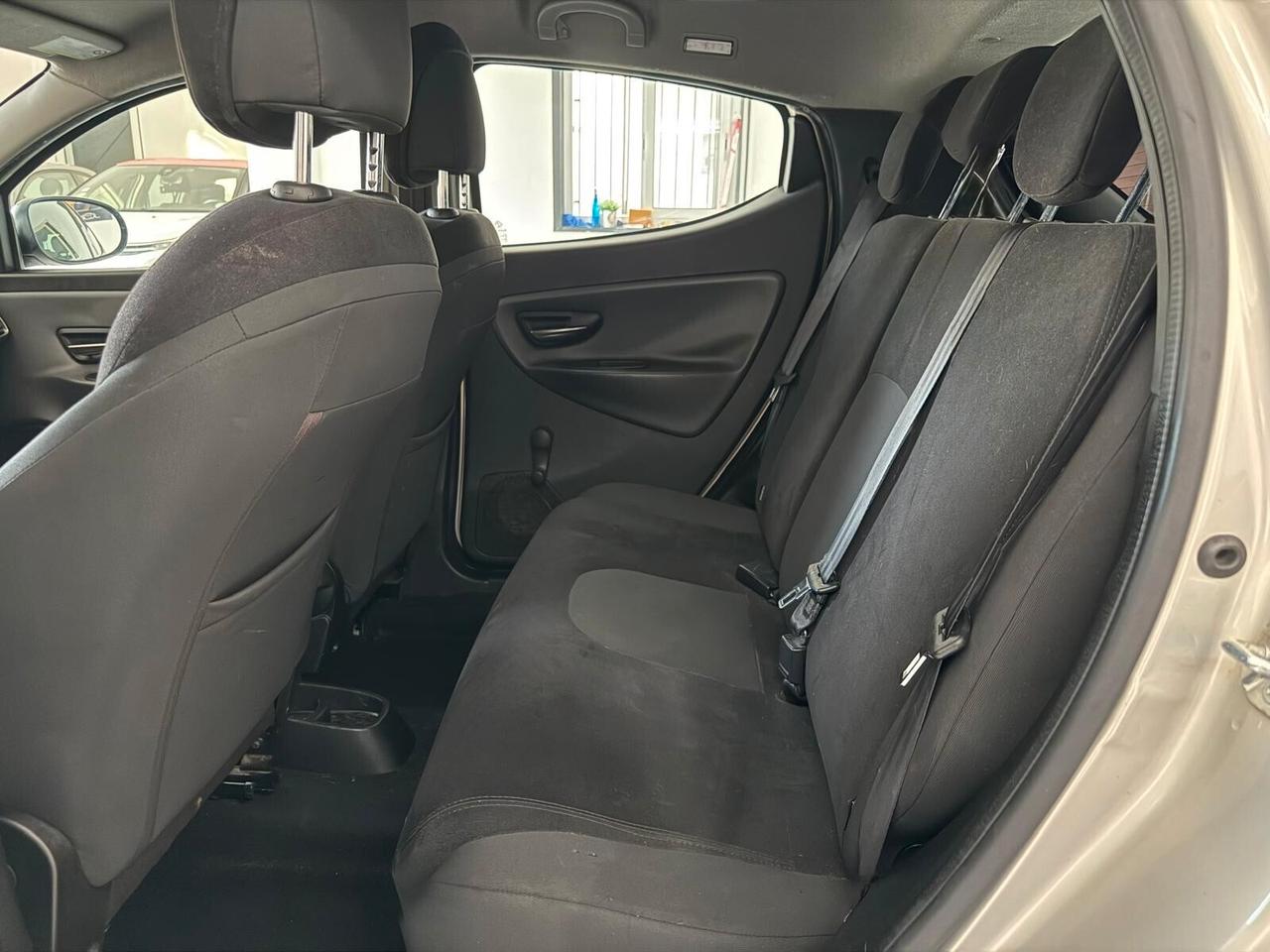 Lancia Ypsilon 0.9 TwinAir 85 CV 5 porte S&S Silver
