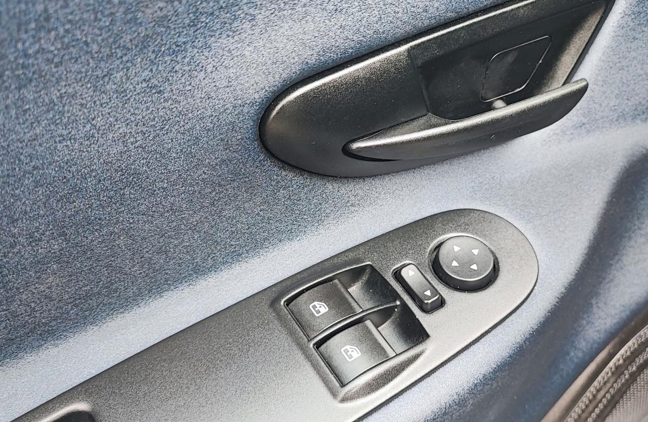 Ypsilon Gold con ricarica Cell e retrocamera 2023