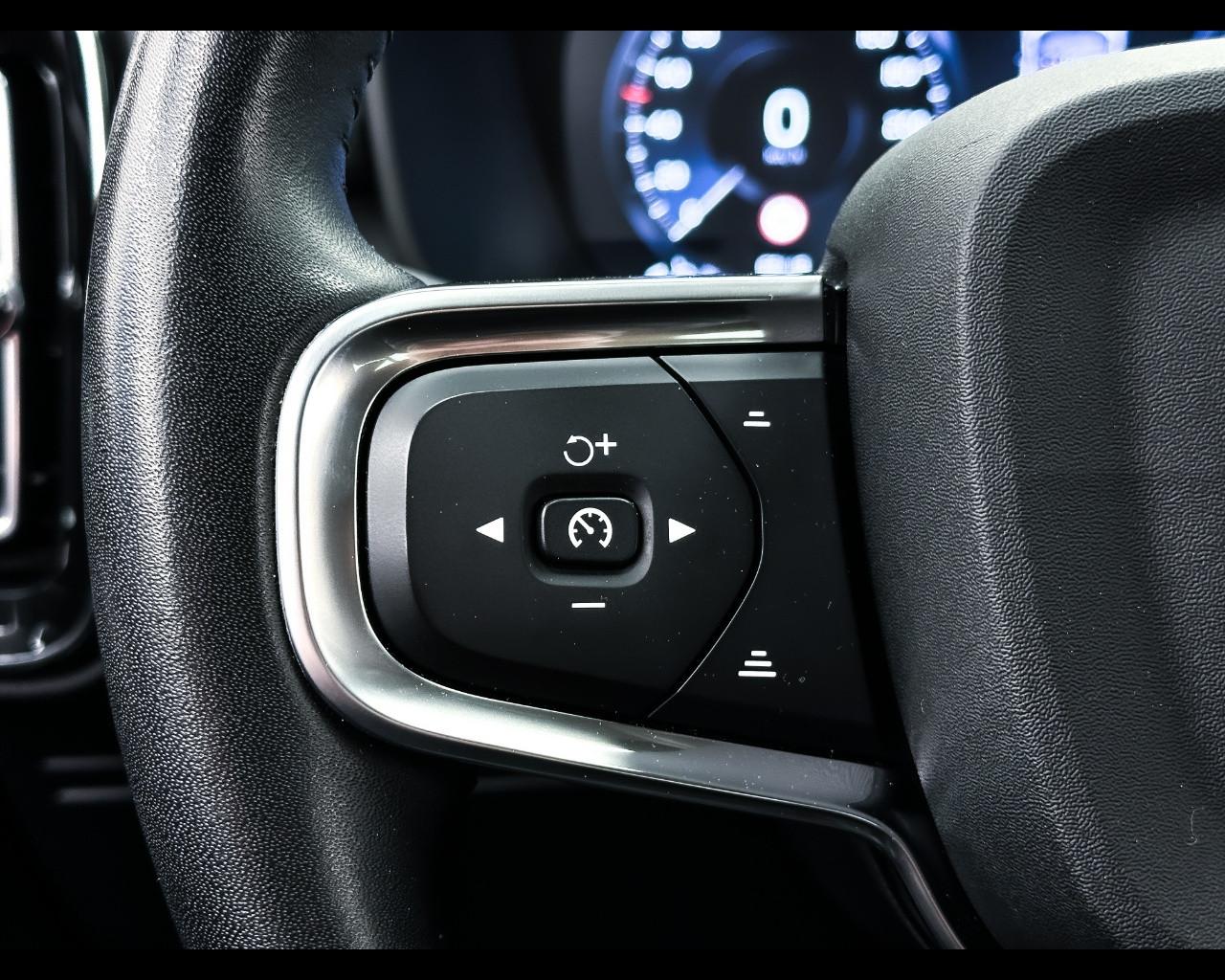 VOLVO XC40 (2017-->) - XC40 T5 Recharge Plug-in Hybrid Inscription Expression