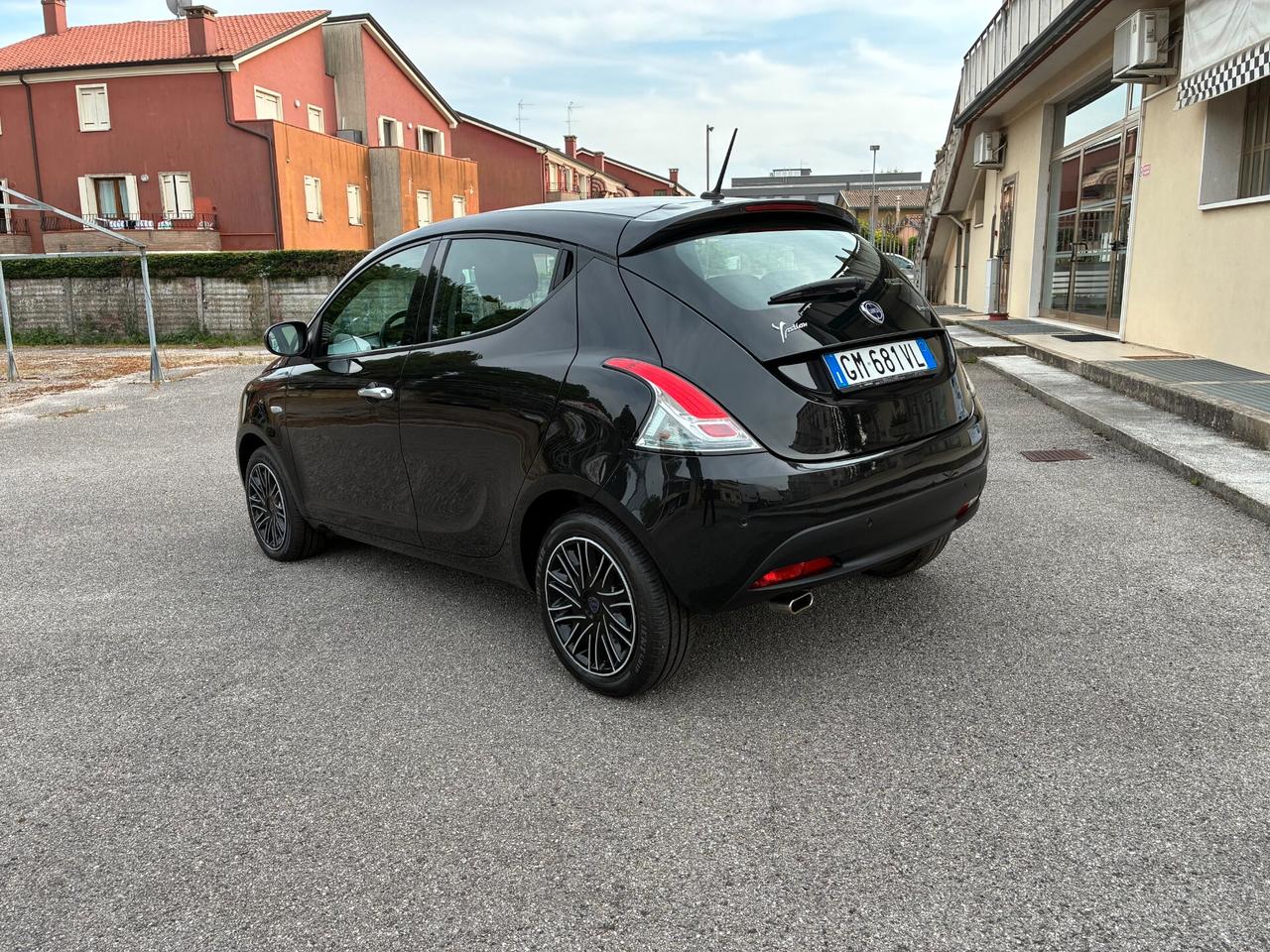 Lancia Ypsilon 1.0 FireFly 5 porte S&S Hybrid Gold