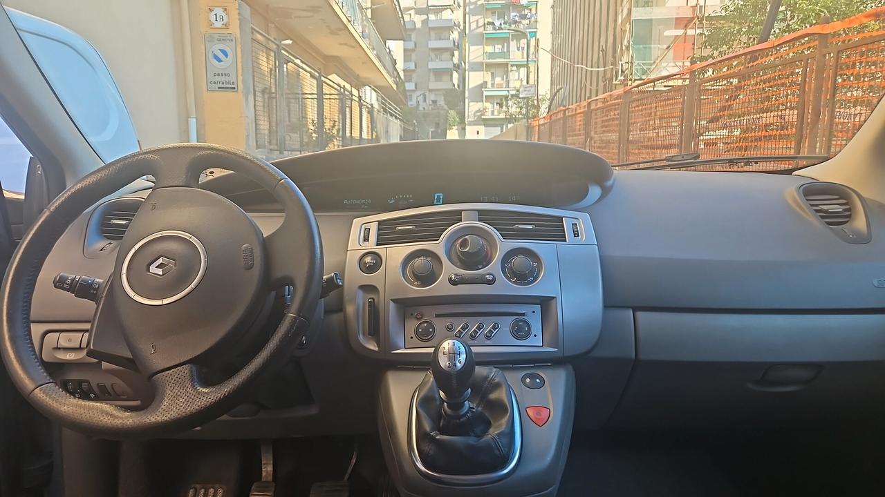 Renault Scenic Scénic 1.5 dCi/105CV Dynamique