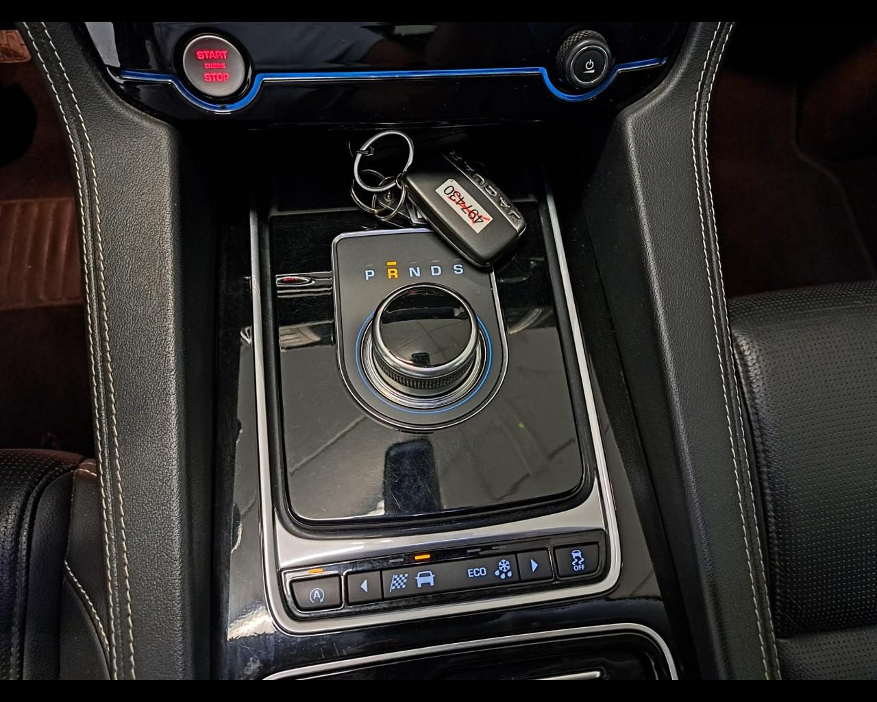 JAGUAR F-Pace 2.0d R-Sport awd 180cv auto