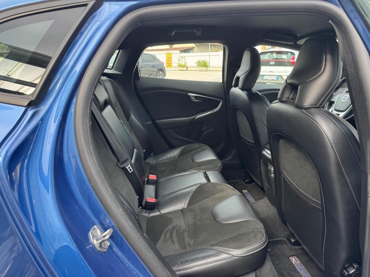 Volvo V40 D2 R-design Momentum