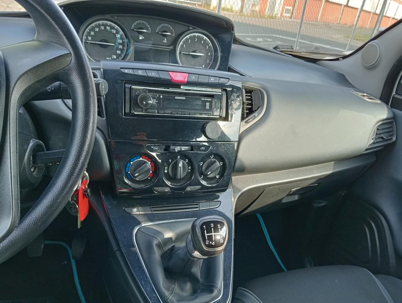 Lancia Ypsilon 1.2 69 CV 5 porte Silver
