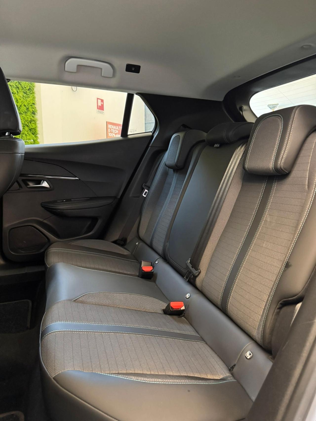 Peugeot 2008 BlueHDi 110 S&S Allure Pack