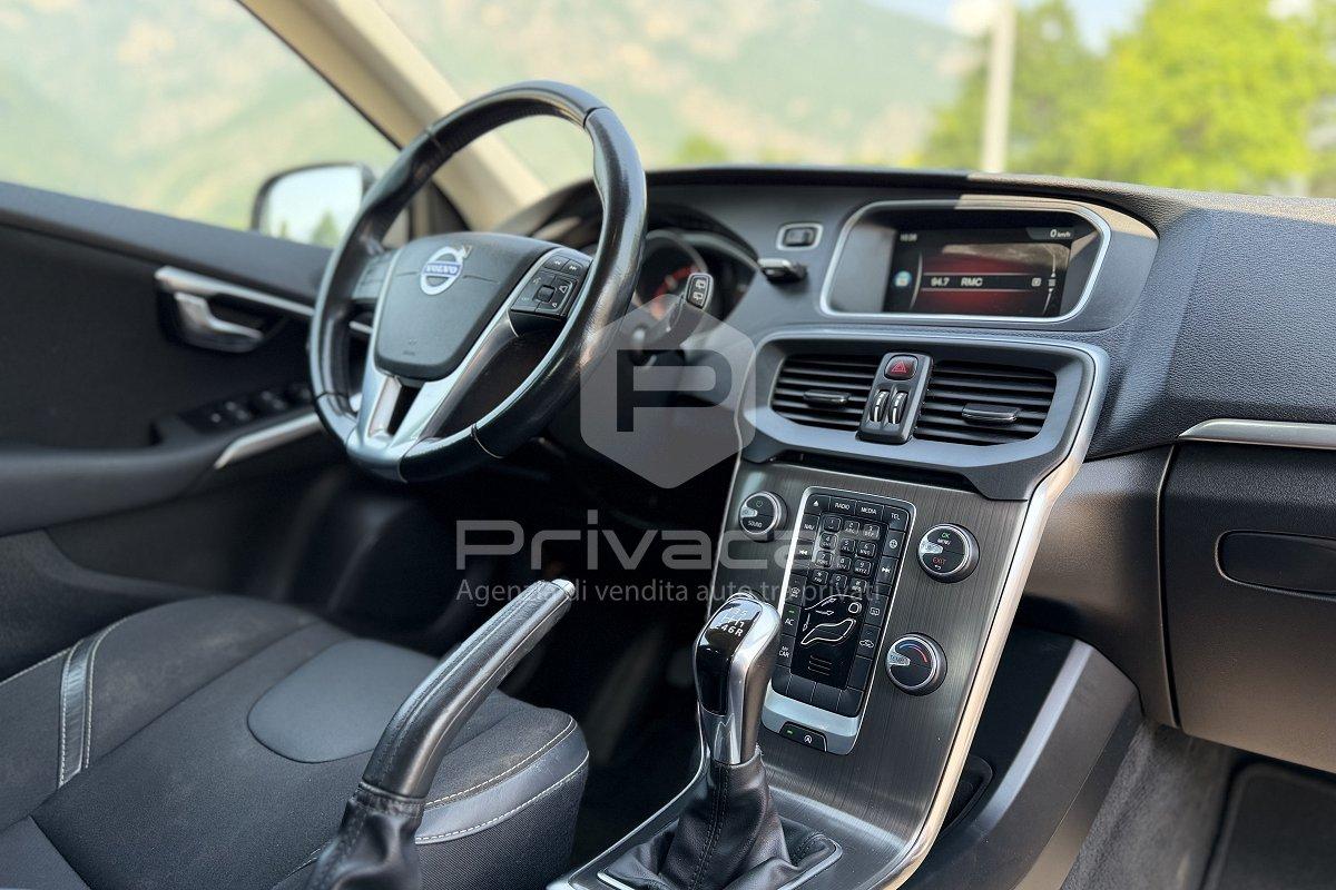 VOLVO V40 D3 Momentum