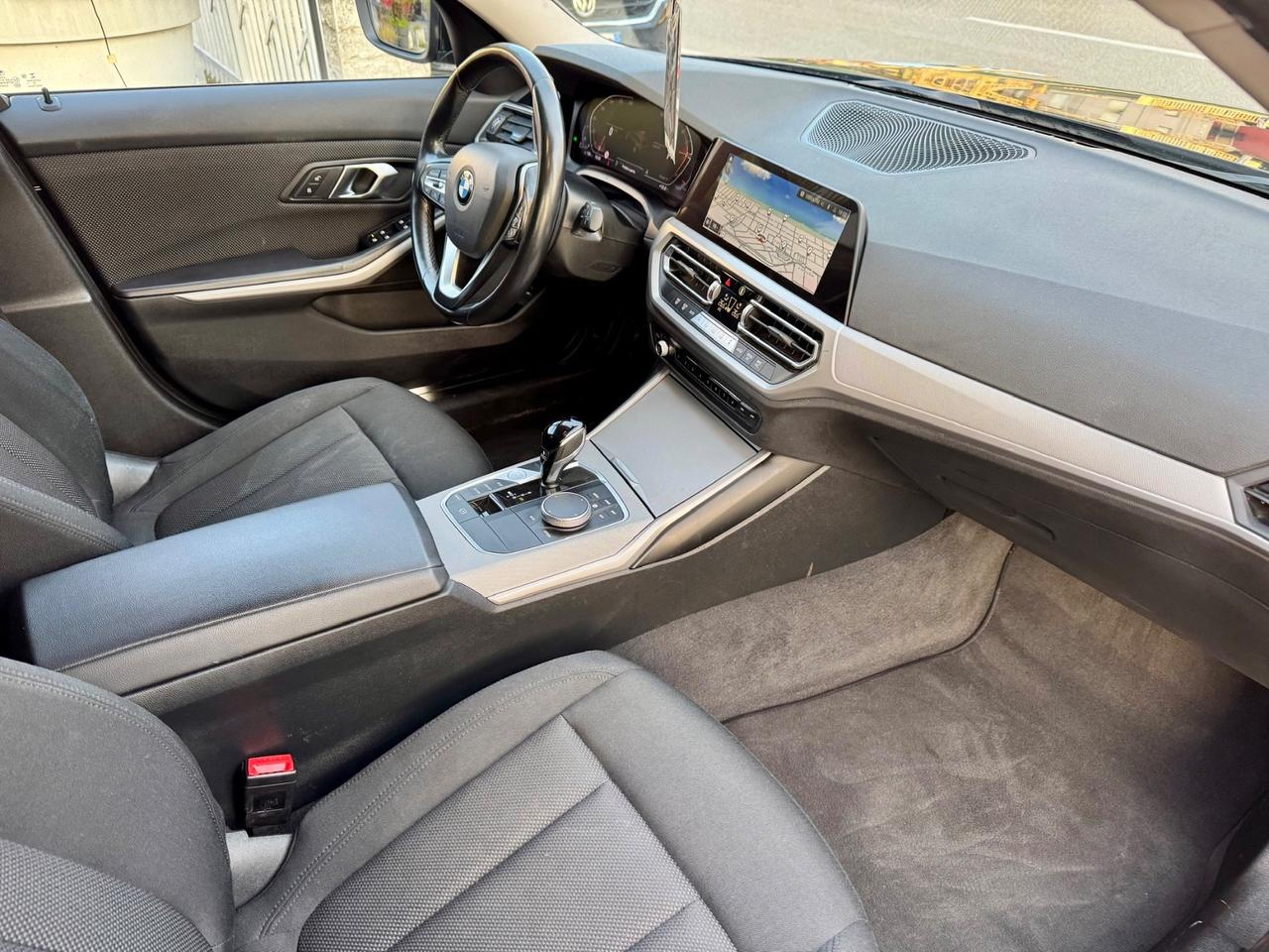 BMW 318d 2.0 150cv XENO NAVI AUT. TEL 2022 (PERMUTO)