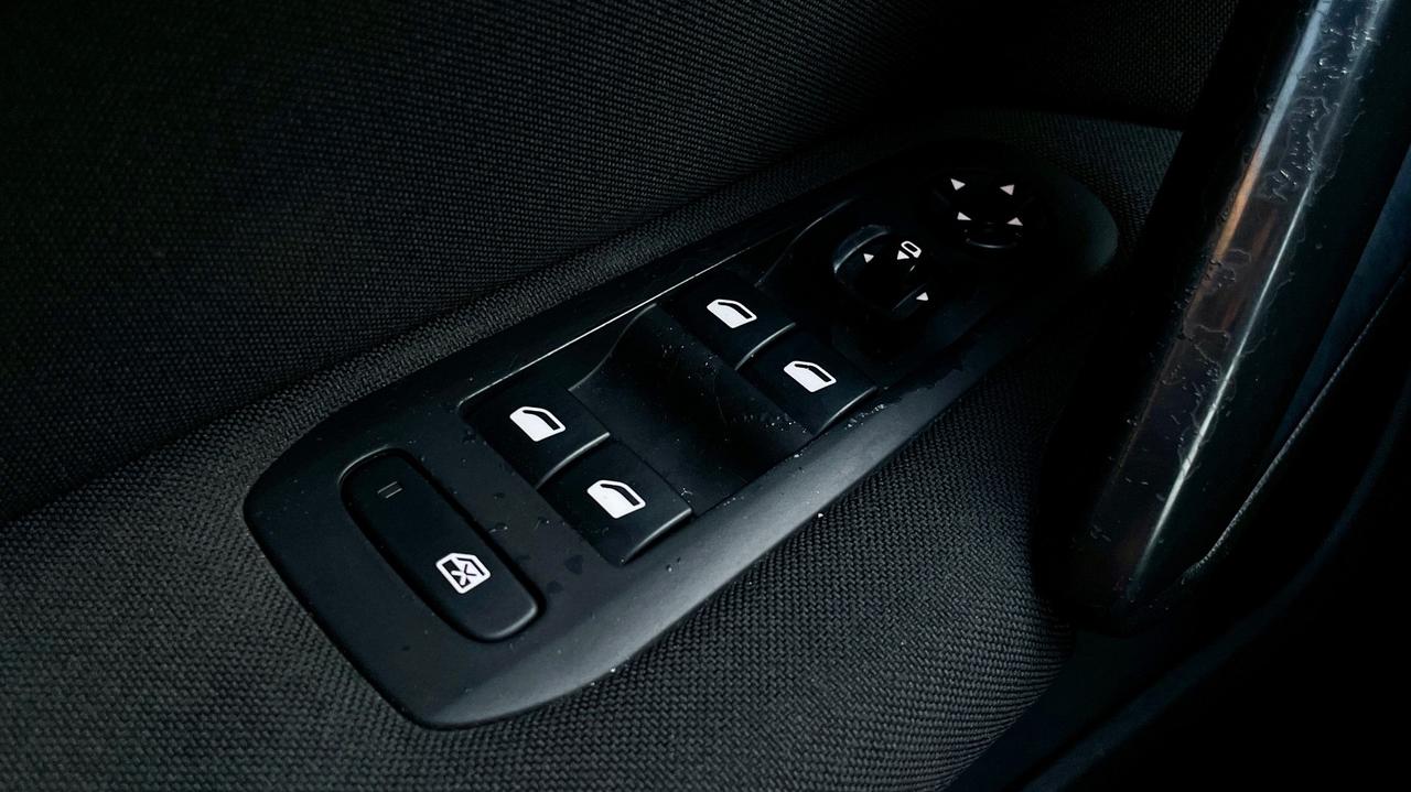 PEUGEOT 308 SW 1.5 ALLURE BLUEHDI 120CV - NEOPATENTATI