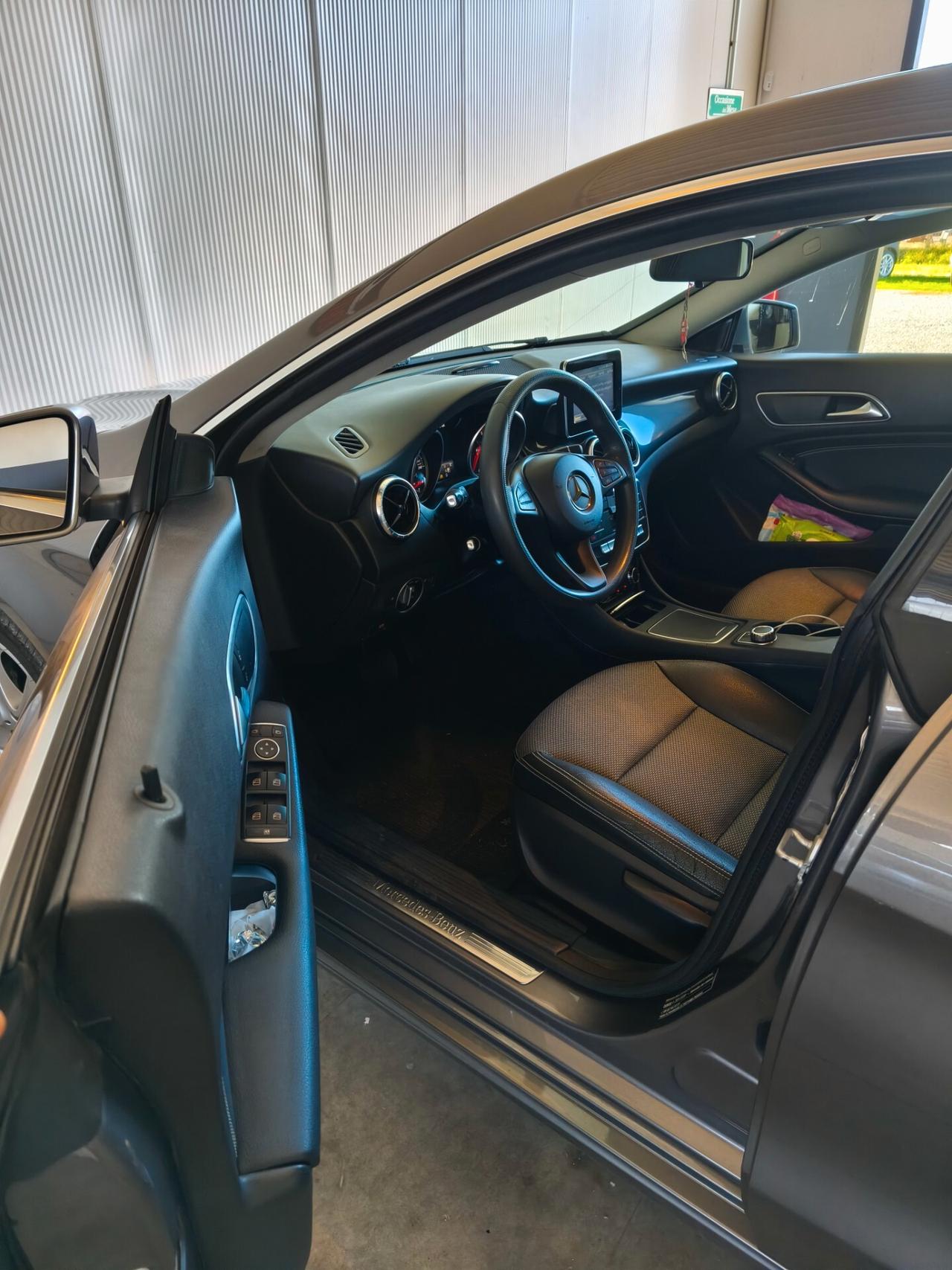 Mercedes-benz CLA 200d 4Matic Premium