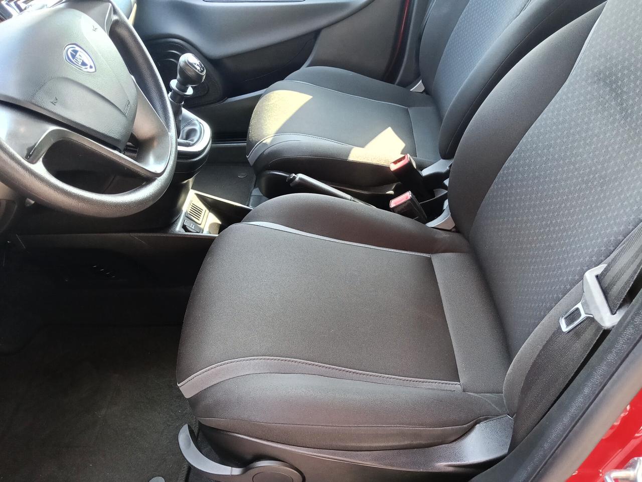 Lancia Ypsilon 1.2 69 CV 5 porte Silver