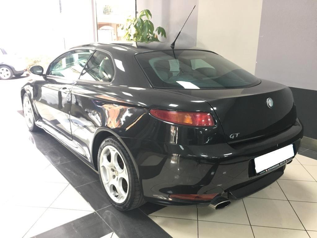 Alfa Romeo GT 2.0