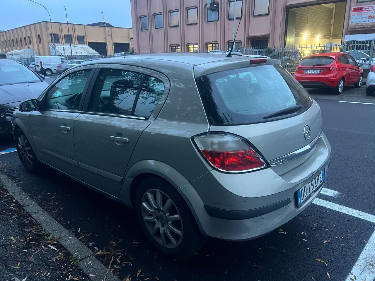 Opel Astra 1.6 16V Twinport 5 porte Cosmo