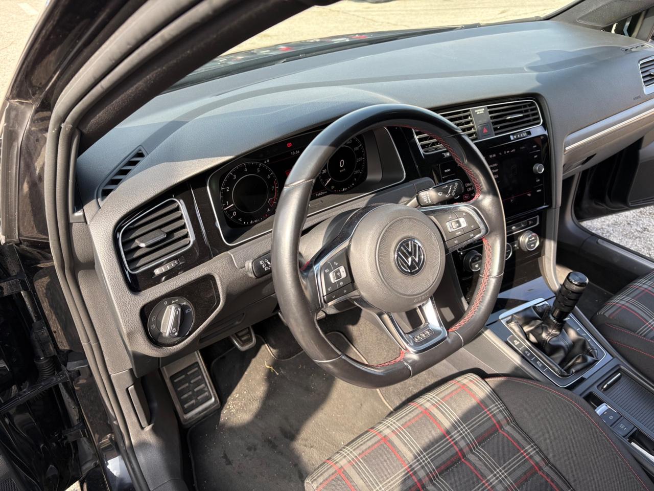 Volkswagen Golf GTI Performance 2.0 245 CV TSI DSG 5p. BMT