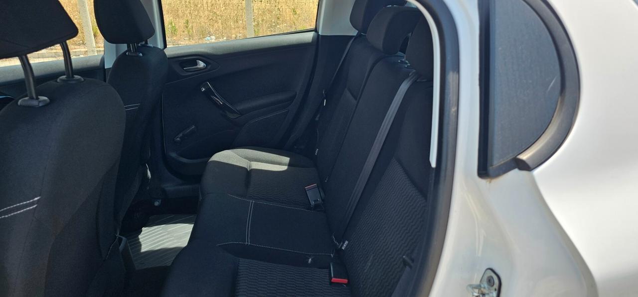 Peugeot 208 PureTech 82 5 porte Allure