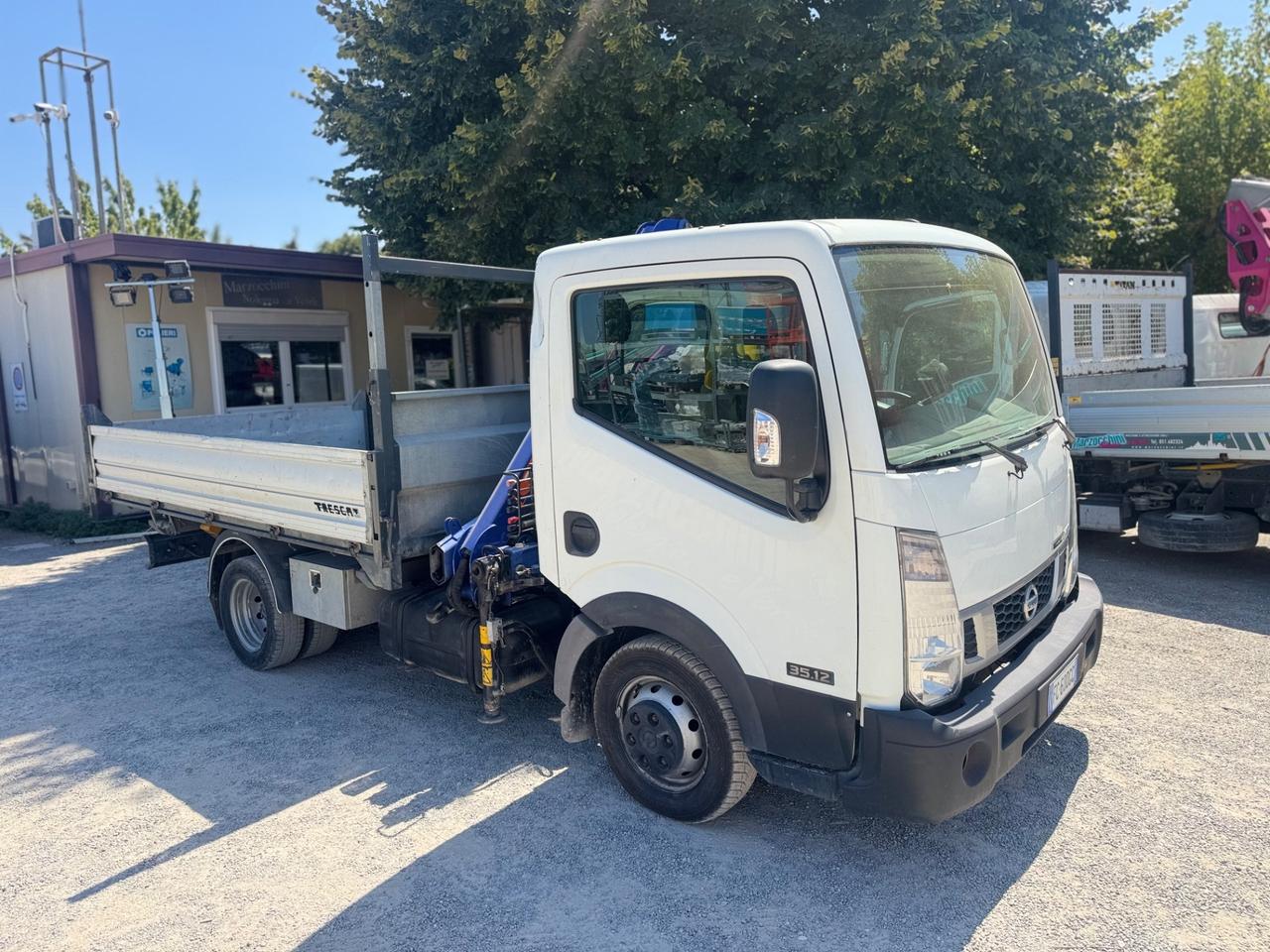 NISSAN CABSTAR NT400 GRU\\\\RIBALTABILE TRILA\\\\PREZZO + IVA