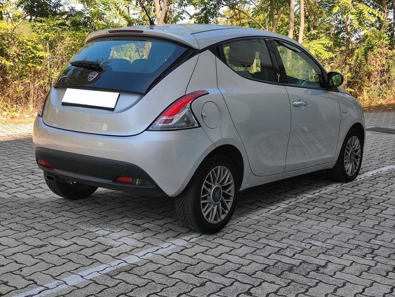 Lancia Ypsilon 1.3 MJT 16V 5 porte