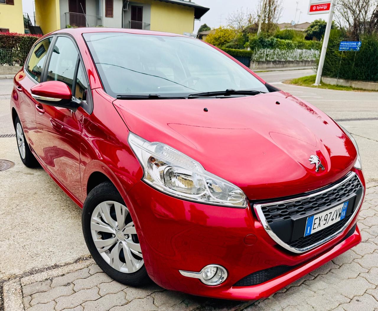 Peugeot 208 1.4 HDi 68 CV 5 porte Allure