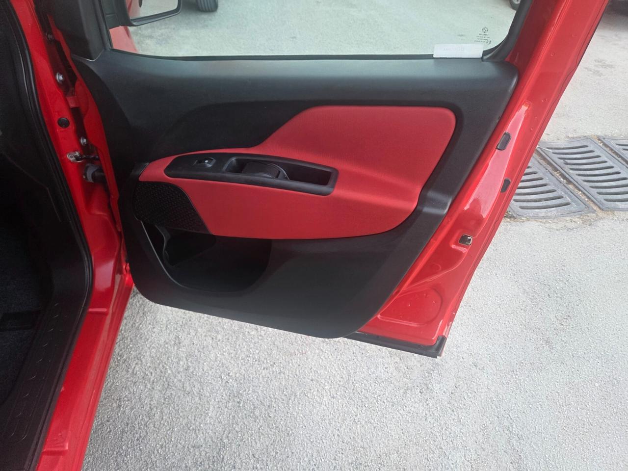FIAT DOBLO' ANNO 2016 1.6 MJET 7 POSTI KM CERTIFICATI