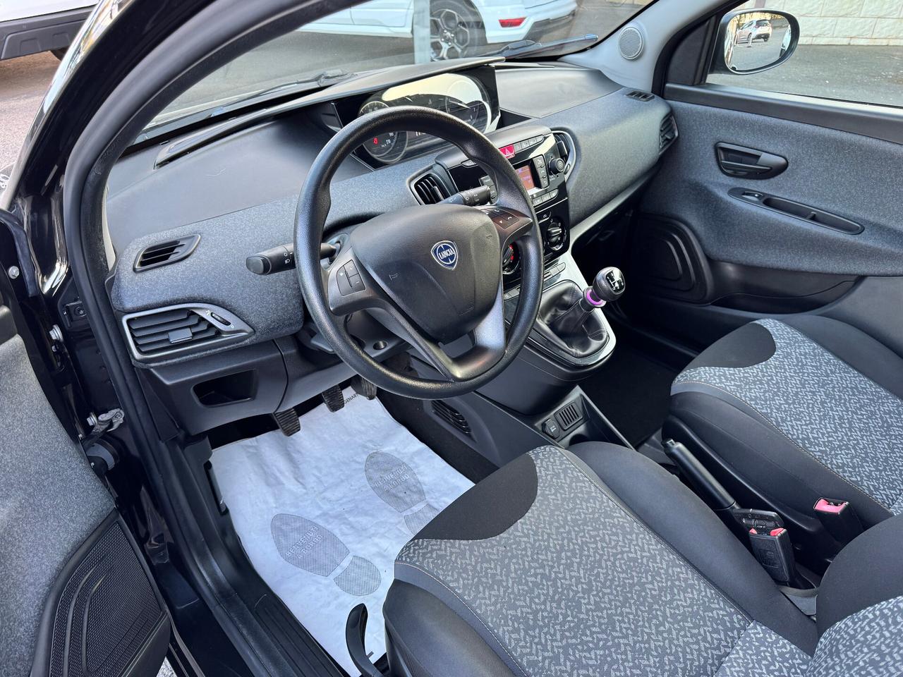 Lancia Ypsilon 1.2 69 CV 5 porte Platinum