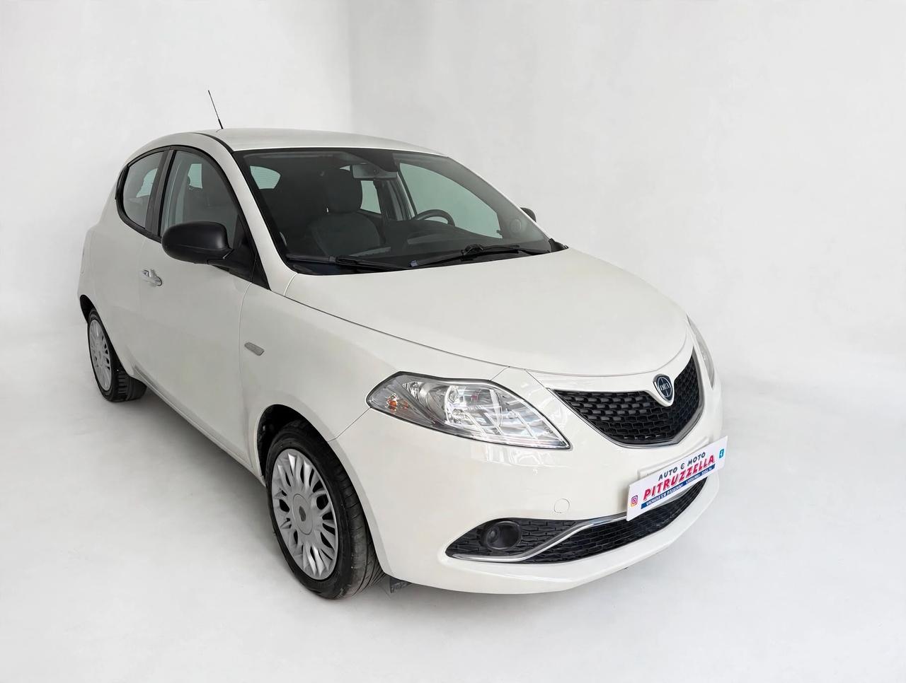 Lancia Ypsilon 1.2 69 CV 5 porte Silver