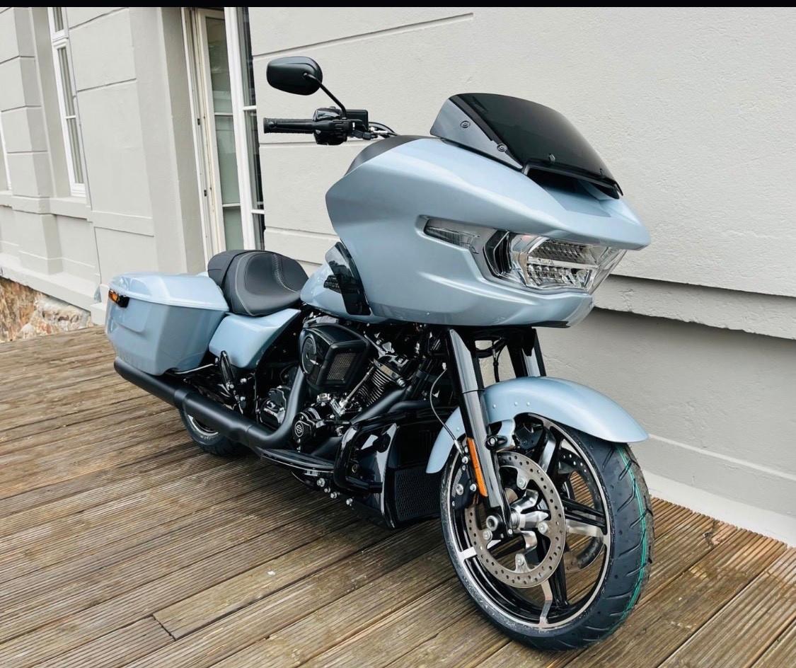 Harley-davidson Road Glide 117 FLTRX “ HELIX Argento Atlas Metallizzato \ Nero